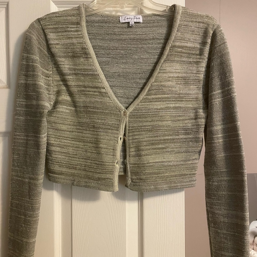 Green/ sparkly top. Very cute and flattering. Size Large. AMERICAN THREADS